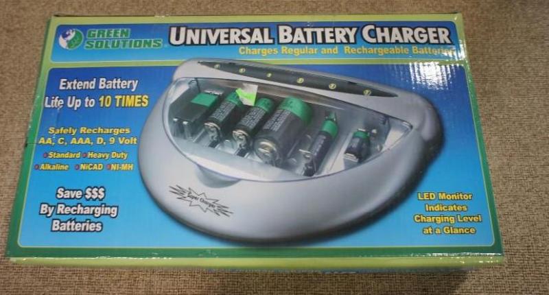 lot 92 image: Universal Battery Charger (AA,C, AA...