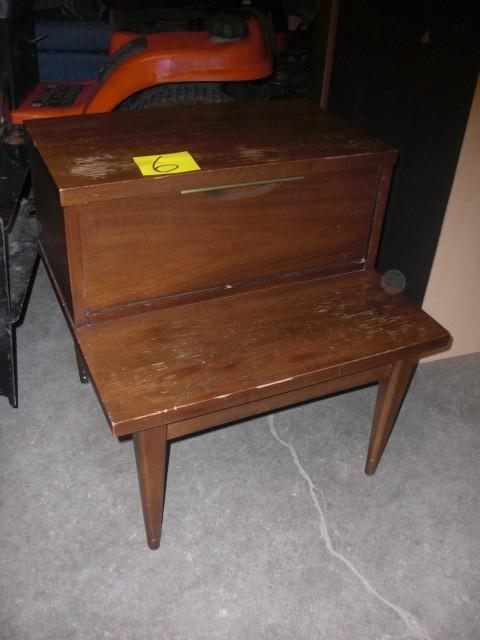 MAHOGANY NIGHT STANDS