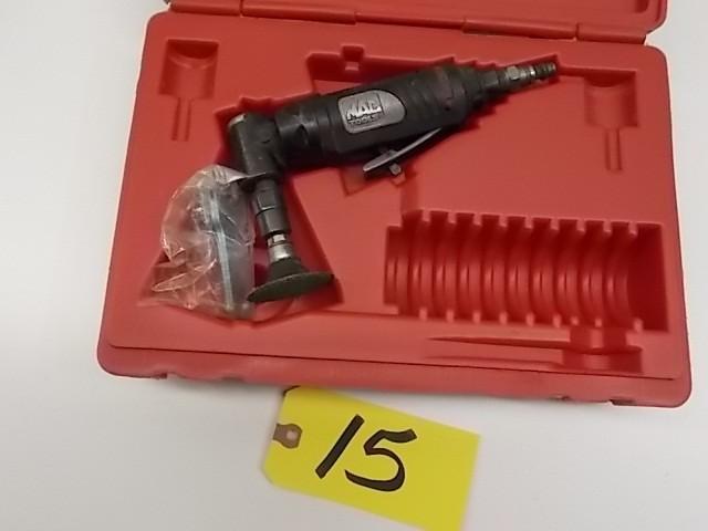 lot 15 image: Mac AG50AH Air Angle Grinder...