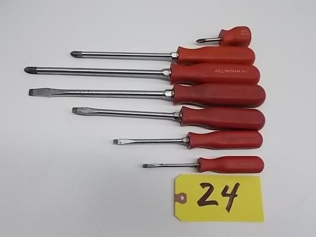 lot 24 image: (7) Mac Screwdrivers...