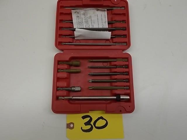 lot 30 image: Mac QCAS16 Quick Change Bit Set...