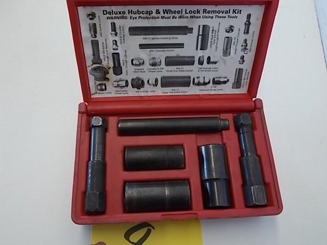 lot 8 image: Mac LT-4000C Deluxe Hubcap & Wh...
