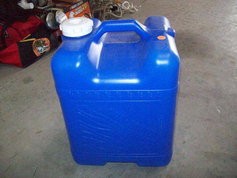 6 gallon portable water tank...