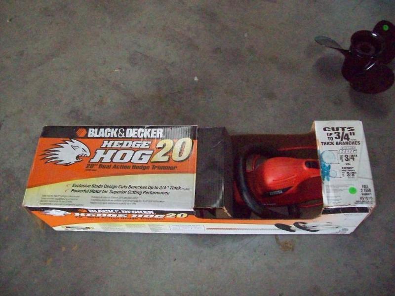 Black and Decker Electric Hedge Tri...