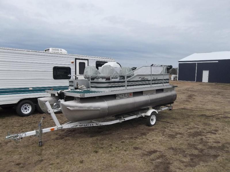 lot 4 image: Boat Year 2001 Make Weeres Pontoo...