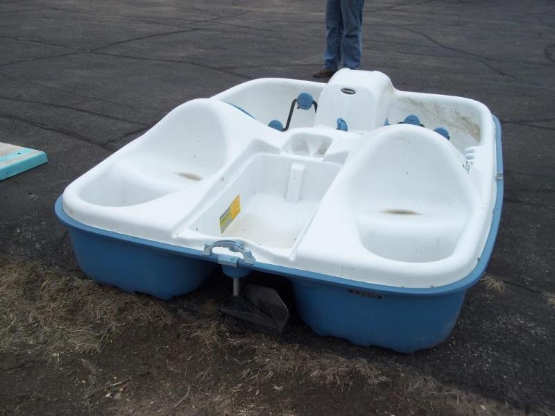 Pelican Flash 5 person Paddle Boat... Consignment Auction 61 KBID