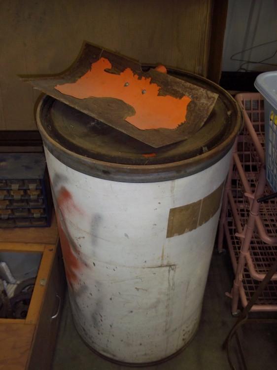 Antique Container with snow shovel ...
