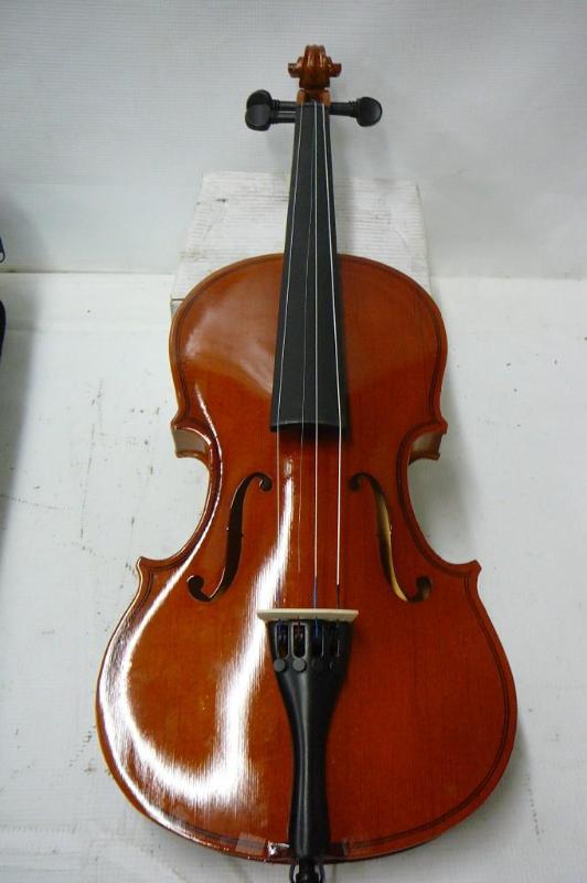 lot 3 image: Violinviola with case and bow ...