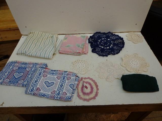 lot 101 image: Assorted Pillowcases, Cloth Table N...