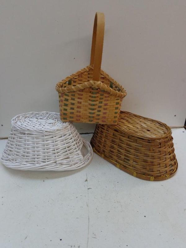 lot 116 image: 3 Baskets 1 Wicker 1 Handled  ...