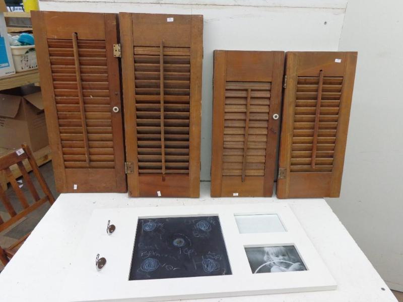 lot 16 image: (4) 20" x 18" Wooden Wind...