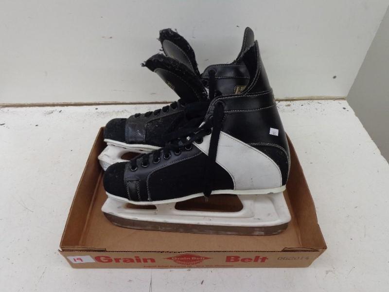 lot 19 image: CCM Pro 110 Hockey Skates Size 12 B...