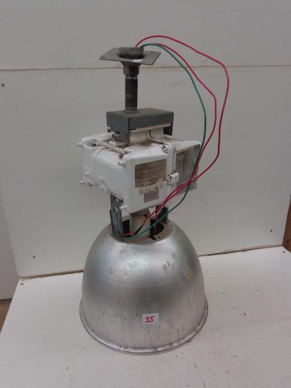 lot 35 image: Hubbel Light Cat# BL-250H8-WH Volts...