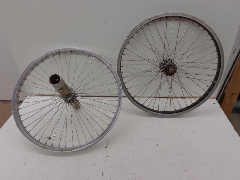 lot 36 image: Bike Tire Rims 48 Spoke Rim 17"...