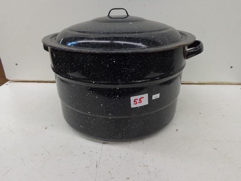 lot 55 image: Large Cooking Pot Metal Constructio...