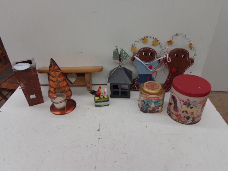lot 66 image: Assorted Decorative Pieces  Hershey...