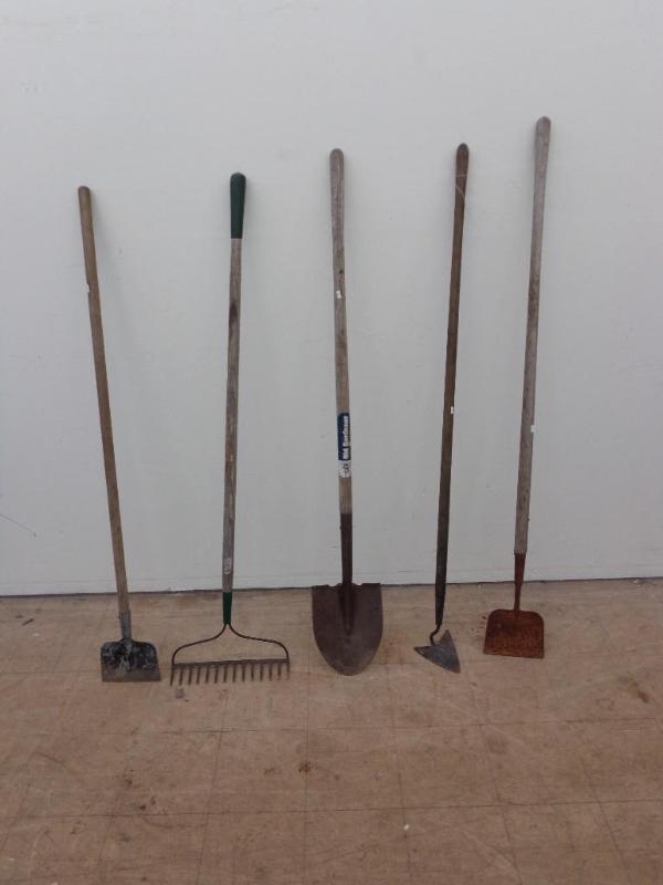 lot 78 image: No 2 Shovel, 2 Ice Chippers, SandG...