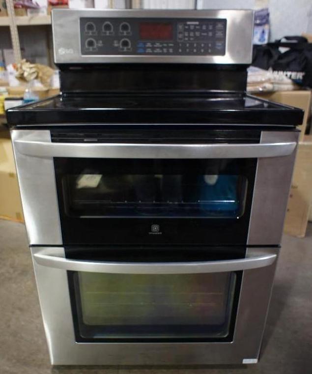 lot 10 image: LG Stove (Slightly-USED) VERY CLEAN...