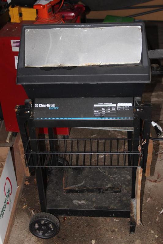 lot 1 image: Char-Broil, Electric, Grill...