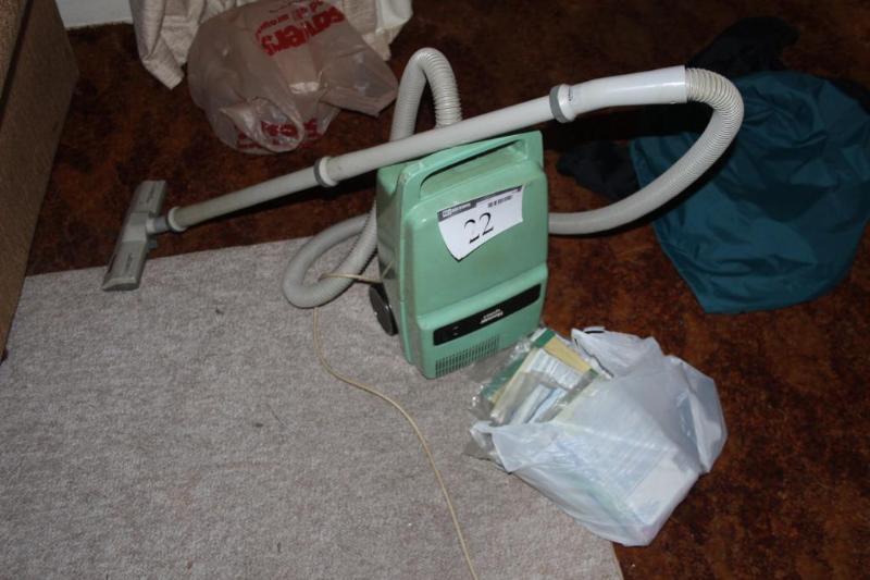 lot 22 image: Vintage, Vacuum Cleaner, Hoover Cle...