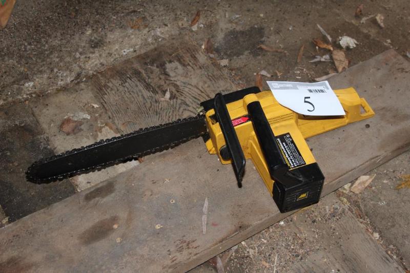 lot 5 image: McCulloch, EM 14 ES, Chainsaw, Volt...