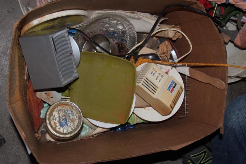 lot 69 image: Box Lot of Miscellaneous Items Pla...