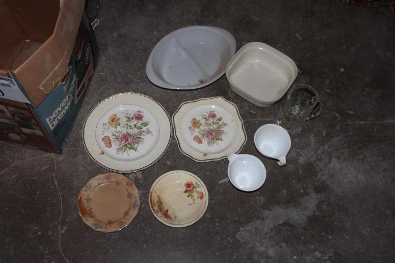 lot 70 image: Lot of (9) Dishes (4) Plates, (2) ...