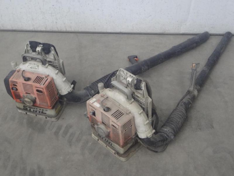 lot 102 image: (2) Stihl BR-420 Backpack Blowers F...