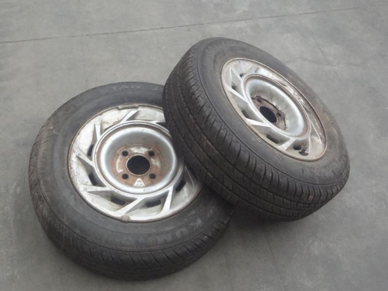 lot 103 image: (2) Kumho 1857014 Tires (Good Tre...