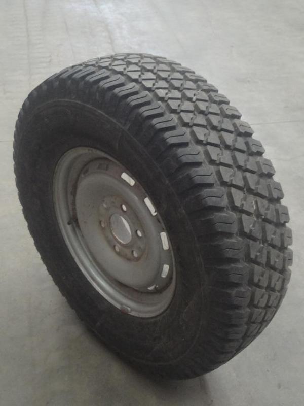lot 104 image: Goodyear Wrangler TD LT2657516 Ti...