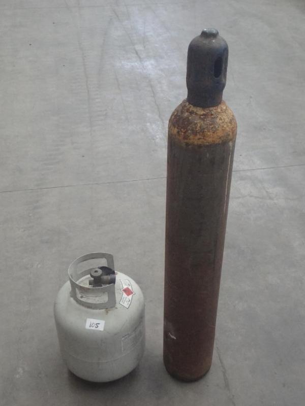 lot 105 image: 20# LP Tank & Oxygen Tank...