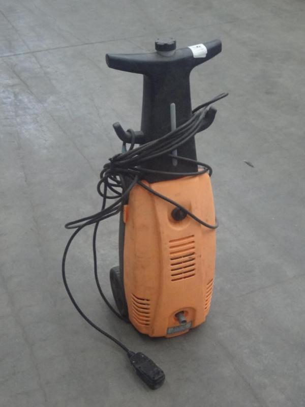 lot 116 image: Electric Pressure Washer, No Hose O...