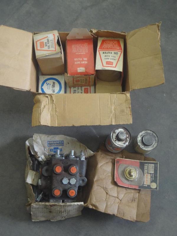 lot 131 image: Lot Of (1) Hydraulic Control & ...