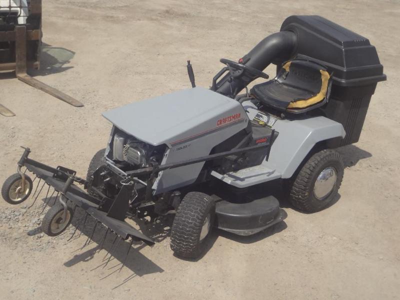 lot 3 image: Craftsman II Riding Lawn Tractor, H...
