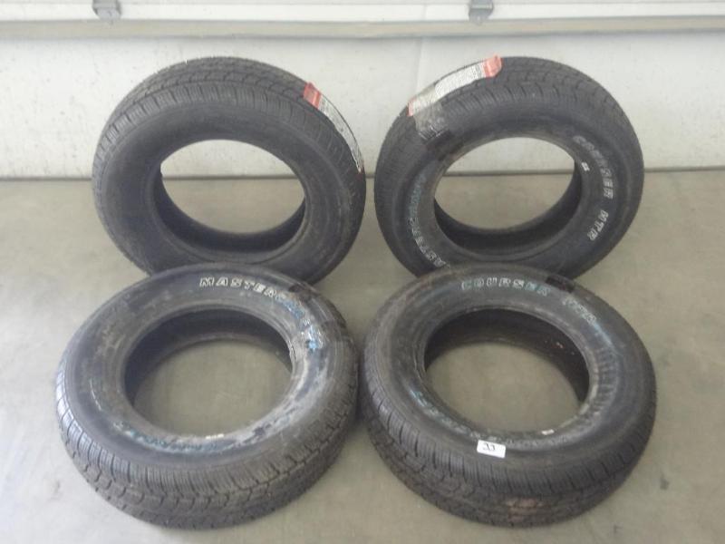 lot 33 image: (4) New Mastercraft Courser HTR P22...