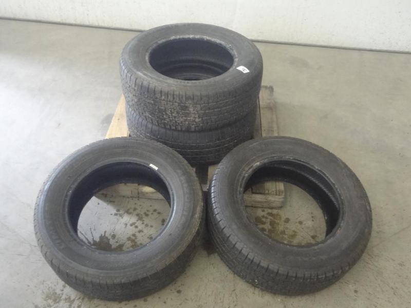 lot 36 image: (4) Touring Radial Steel Belted P23...