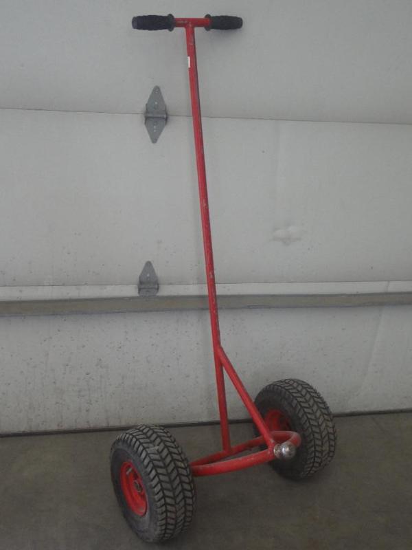 lot 37 image: Heavy Duty Steel Trailer Dolly With...