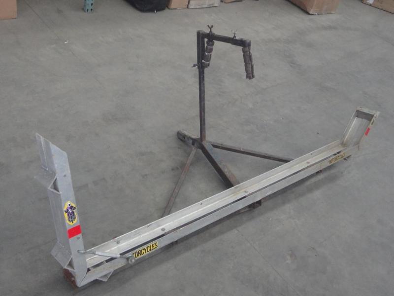 lot 38 image: 2" Reciever Mount Steel & ...