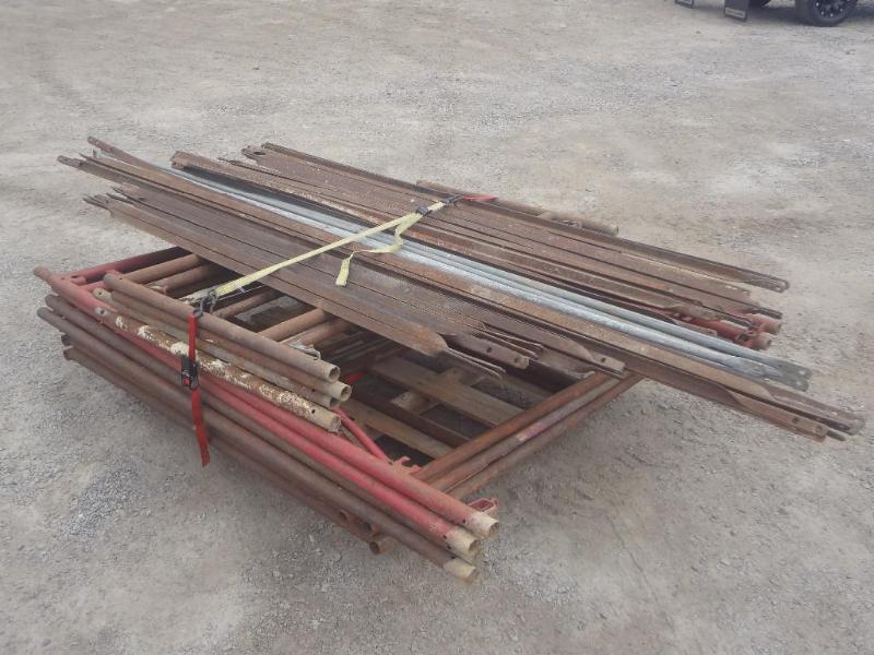 lot 54 image: Large Lot Of Steel Scaffolding Upri...