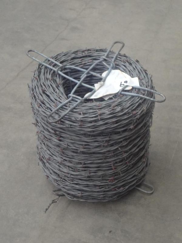 lot 69 image: Spool Of 1320ft Pf 12.5 Gauge Barbe...