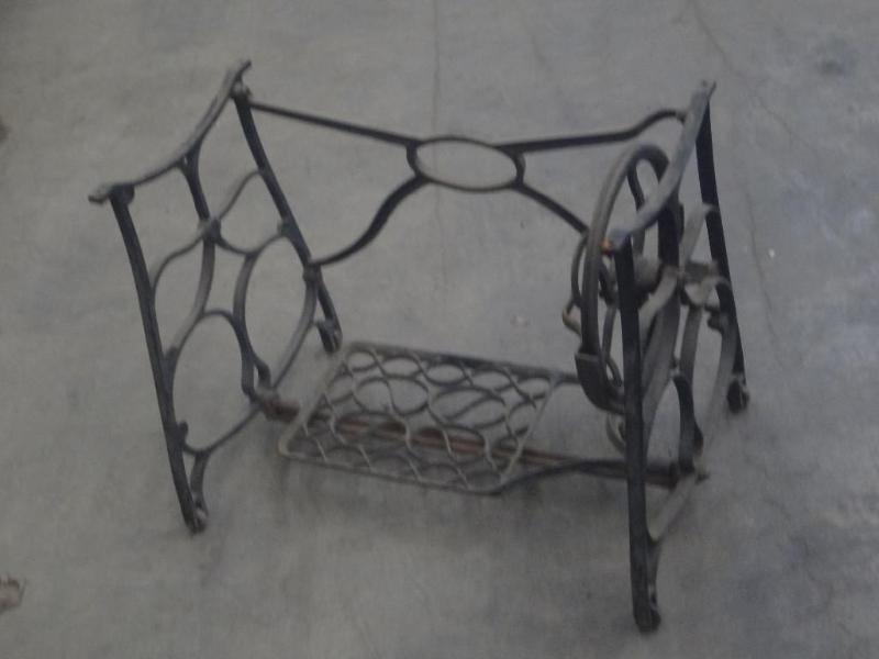 lot 99 image: Vintage Sewing Machine Stand...