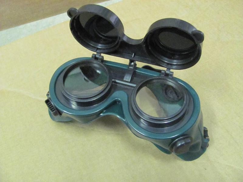 NEW Welding Goggles with Flip-Up Da...