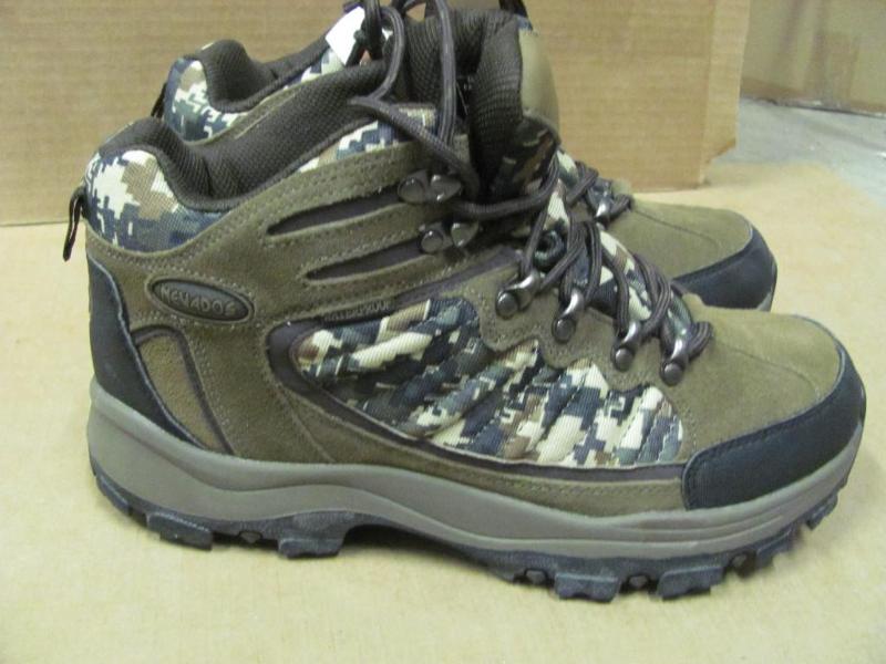 These Like-New NEVADOS Digital Camo...