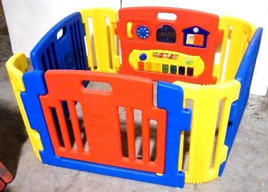 lot 223 image: Kids Enclosure - Has locking door a...