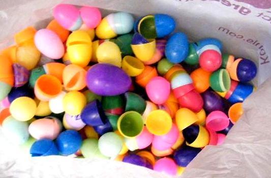 lot 227 image: Large Bag of Plastic Refillable Eas...