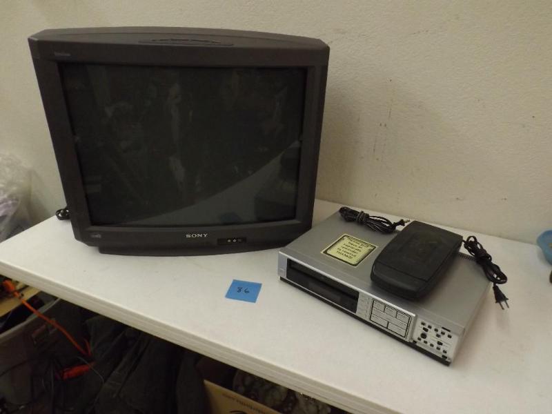 27&quot Sony Trinitron with VCRVH...