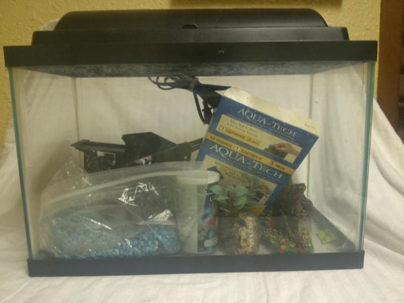 Complete 5 Gallon Aquarium set. Rea...