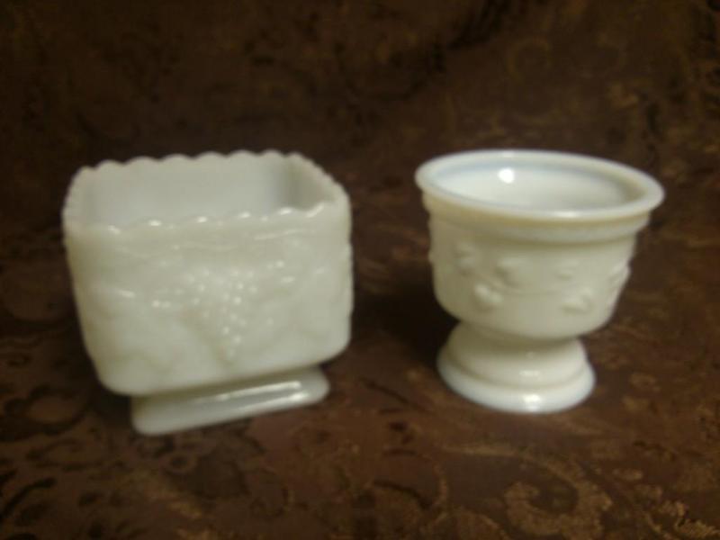 Set of 2 Vintage Milk Glass BowlsV...