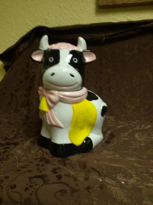 Vintage Cow Cookie Jar...