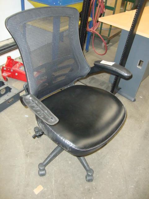 lot 112 image: Rolling Office Chair, missing armre...